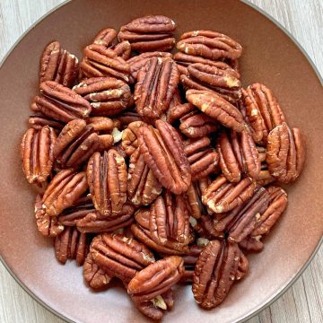 Air Fryer Pecans | Foodtastic Mom #airfryerrecipes #airfryerpecans #toastedpecans