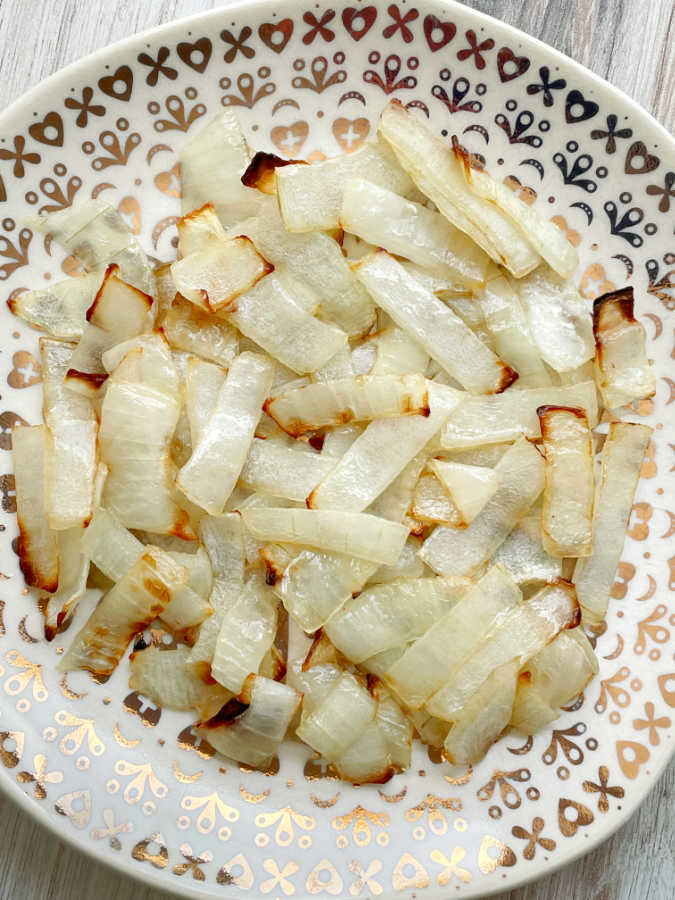 air fryer caramelized onions on a plate