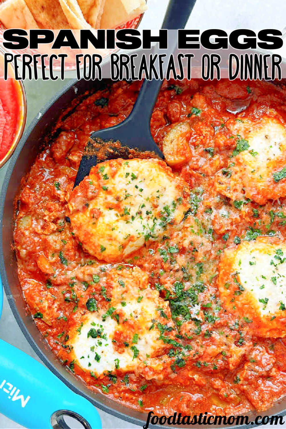 Spanish Eggs | Foodtastic Mom #spanisheggs #eggrecipes via @foodtasticmom