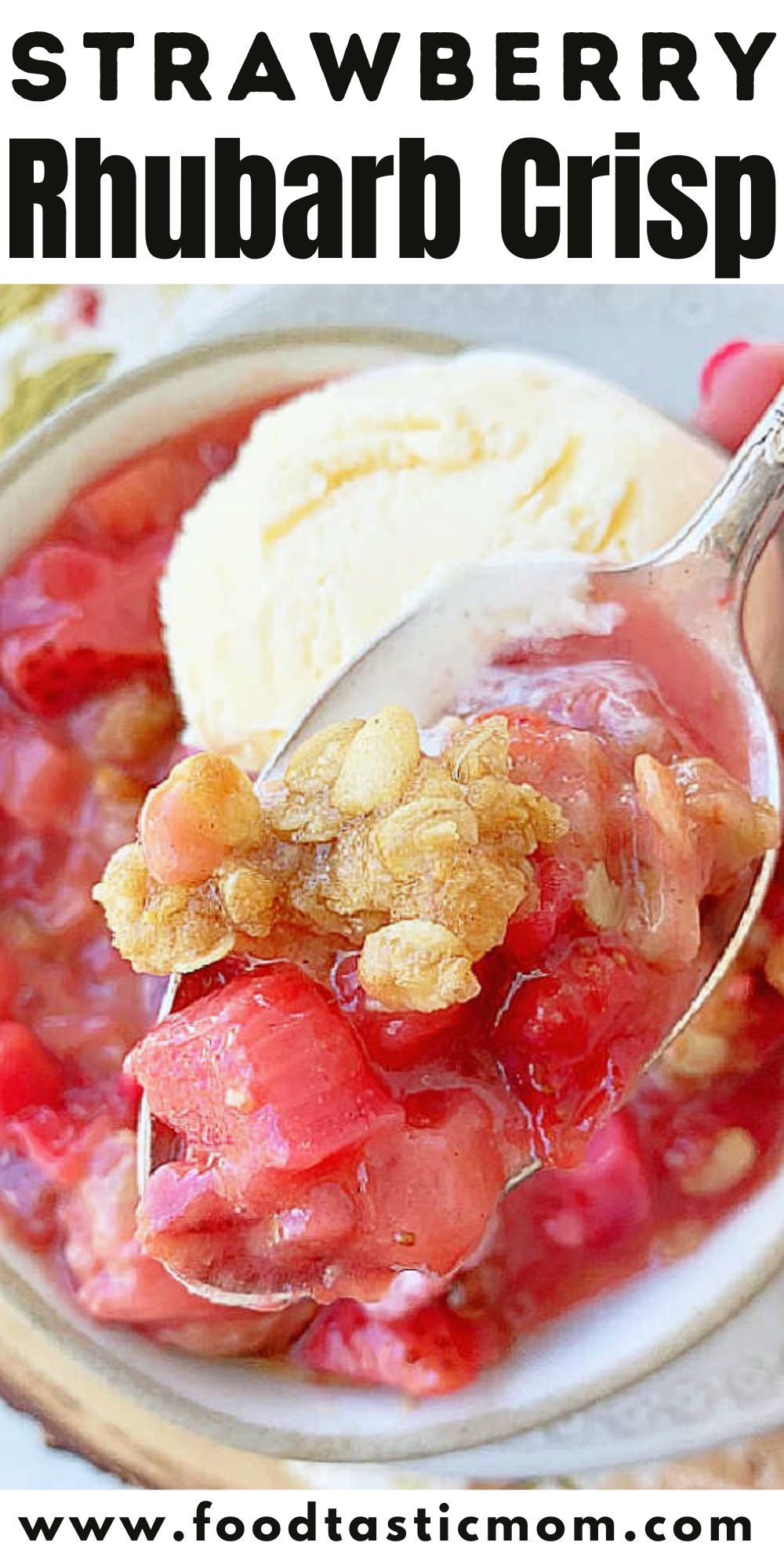 Sweet strawberries and tart rhubarb plus a buttery oat crumble topping equal this easy, old fashioned recipe for Strawberry Rhubarb Crisp. via @foodtasticmom