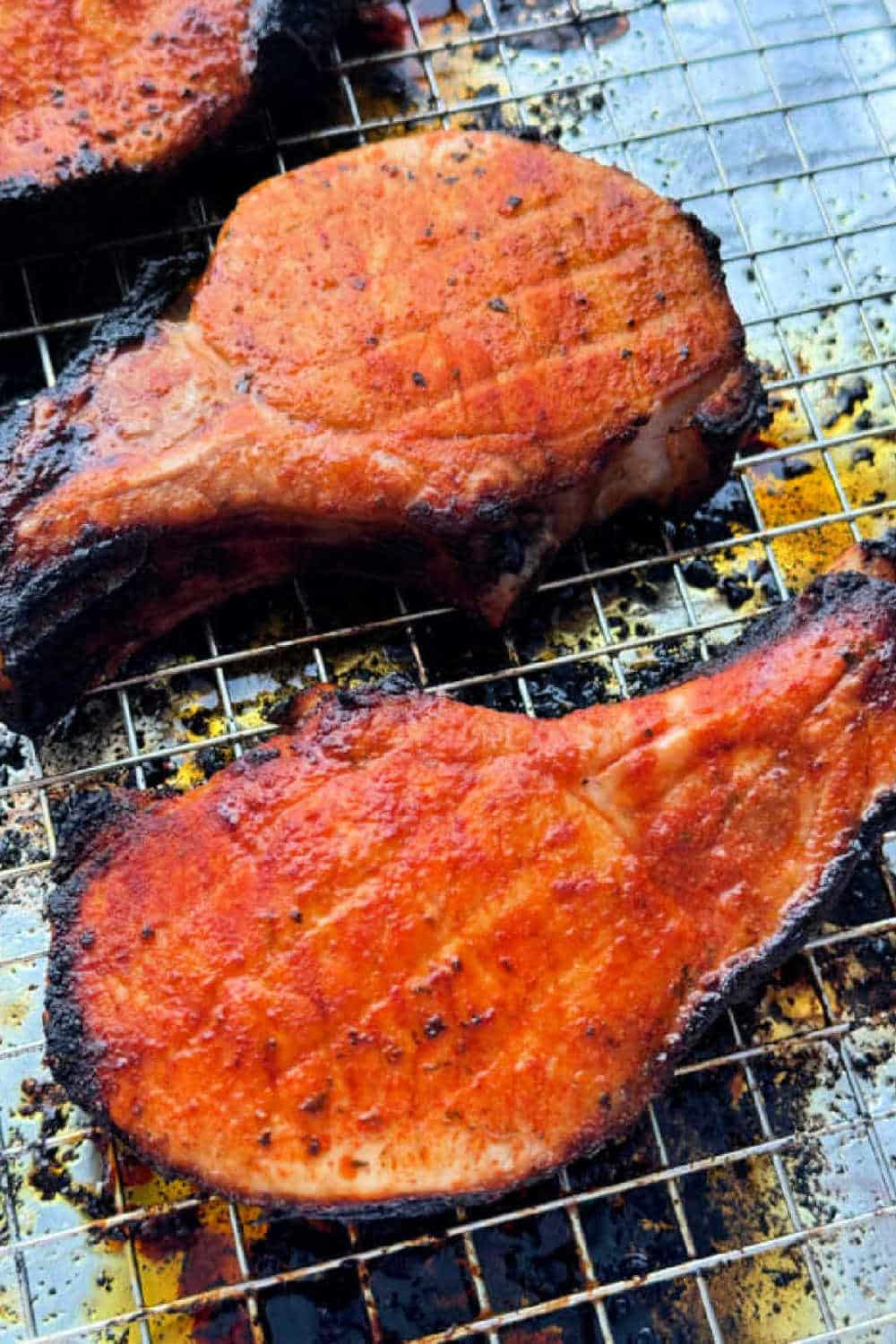 Broiled Pork Chops are tender and perfectly seasoned. They are a delicious and easy dinner your whole family will love. via @foodtasticmom