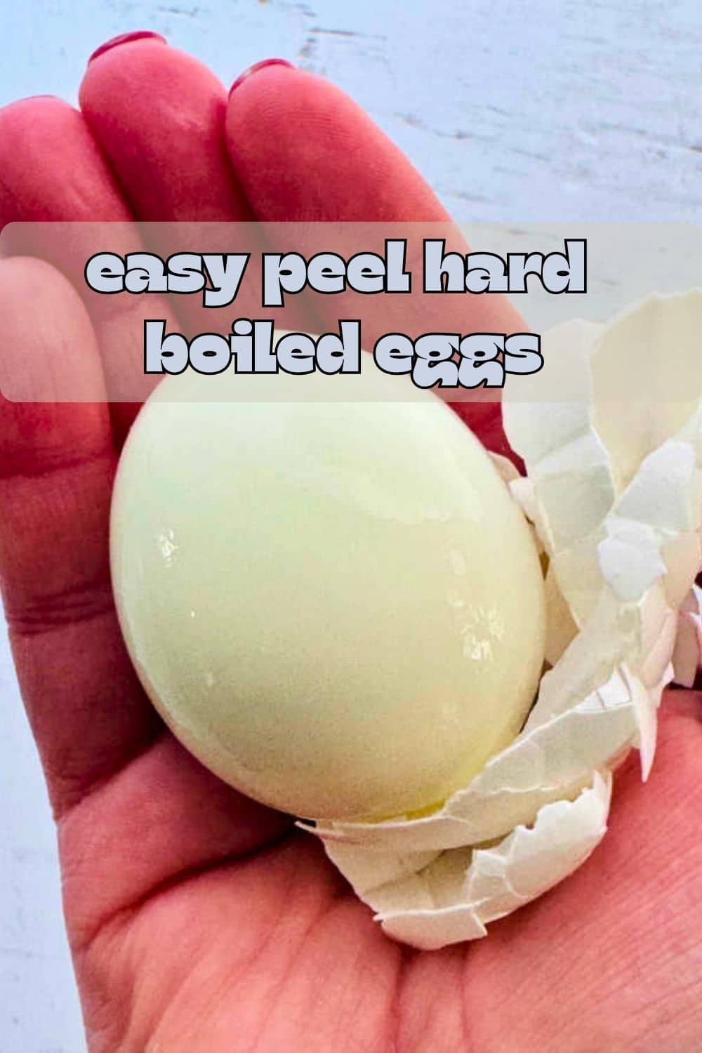 A pot of water and white vinegar are all that's needed for easy peel eggs. Farm-fresh eggs or older eggs, the egg shells will slide right off. via @foodtasticmom