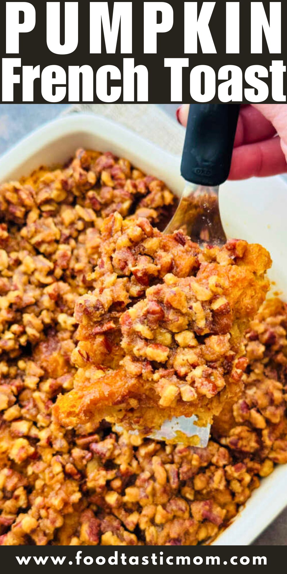 Easy overnight pumpkin french toast casserole recipe shows off your favorite artisan bread and is perfect for chilly fall mornings. via @foodtasticmom