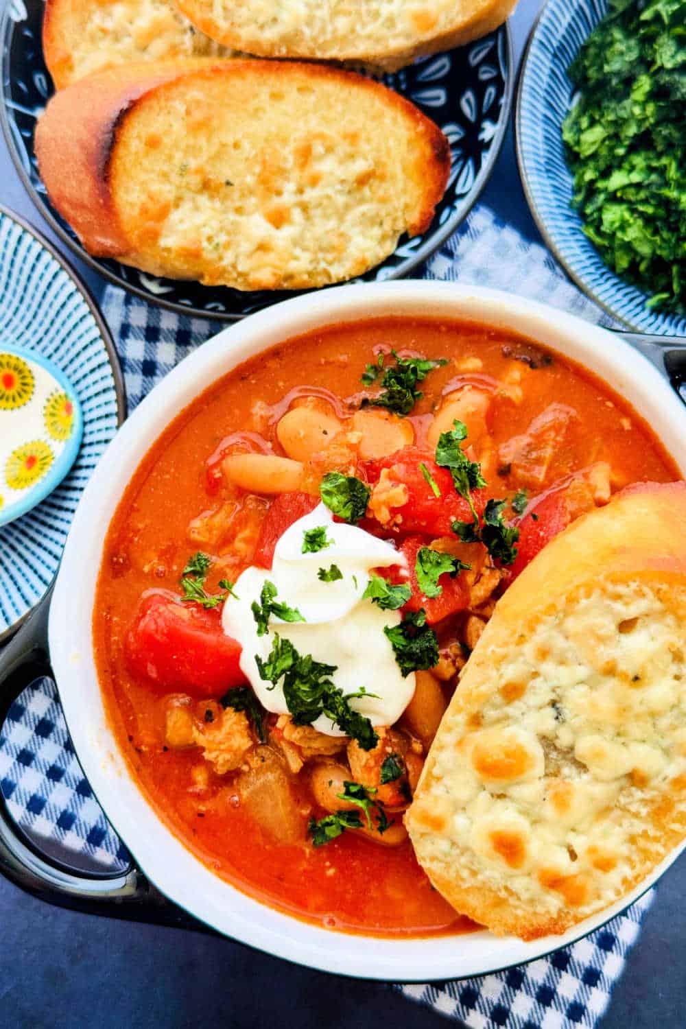 This Slow Cooker Buffalo Chicken Chili is the ultimate game day recipe and an easy weeknight dinner solution! via @foodtasticmom