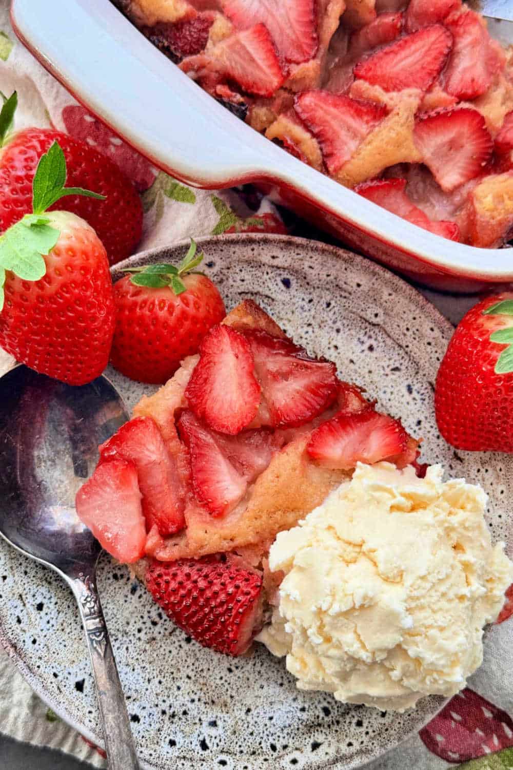 My easy strawberry cobbler recipe with brown sugar and cinnamon is such a cozy dessert, perfect topped with a big scoop of vanilla ice cream. via @foodtasticmom
