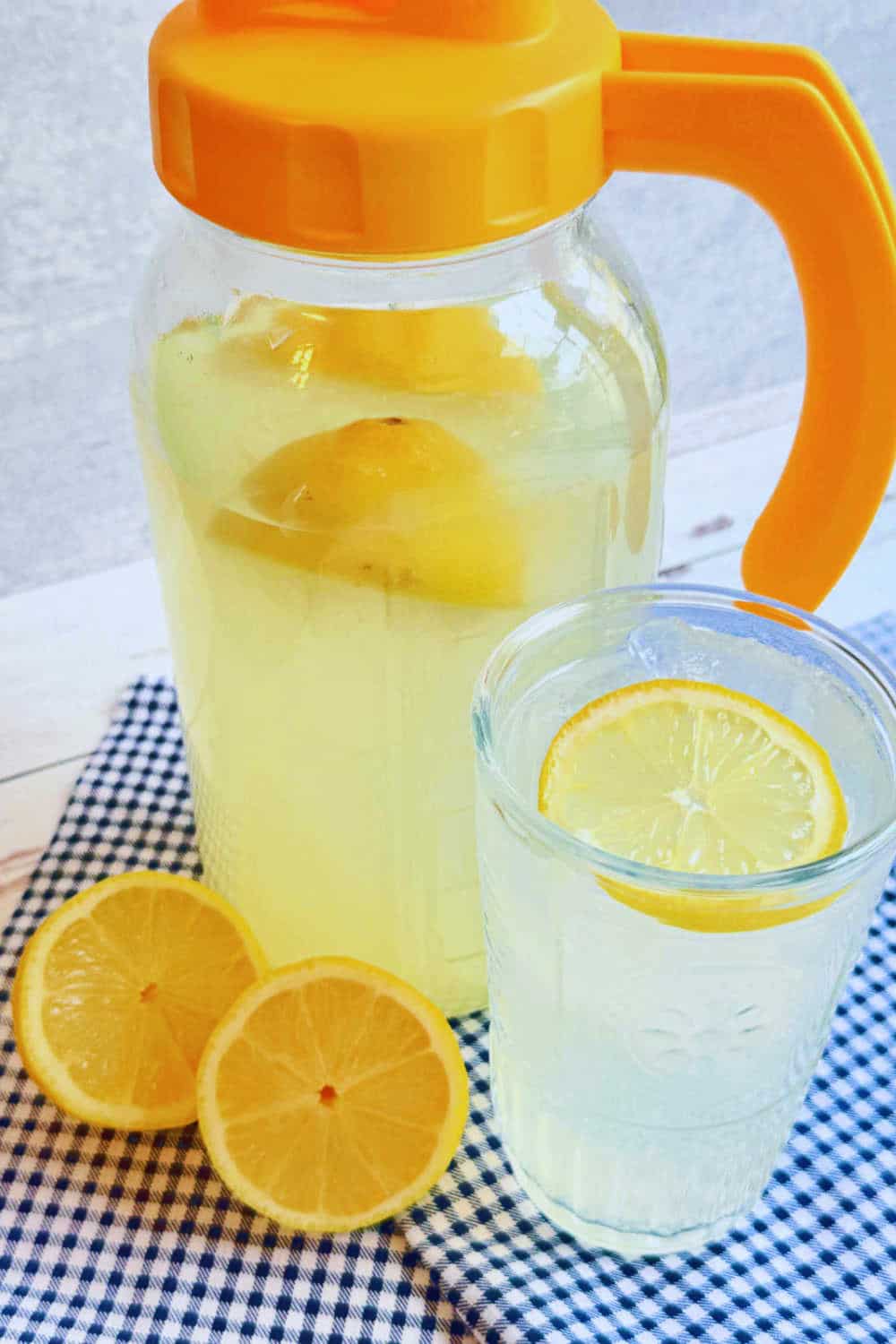 My easy homemade lemonade recipe uses whole lemons soaked in simple syrup, similar to a Midwestern county fair lemon shake-up. via @foodtasticmom